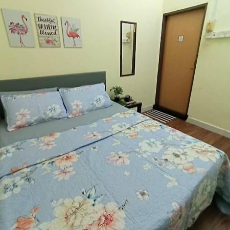 Roomstay Kuala Nerus Gated Parking - 6M To Beach & 15M To Drawbridge Kuala Terengganu Esterno foto